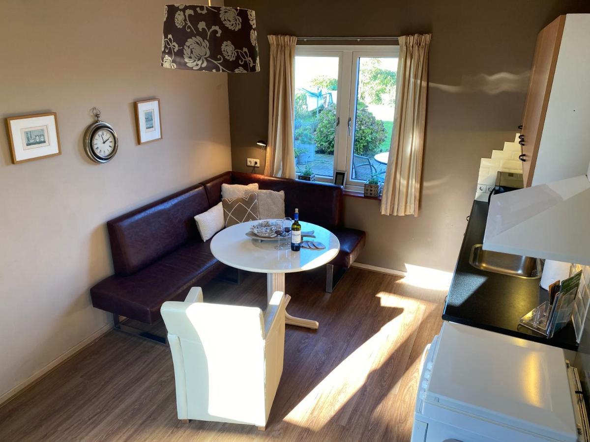 T Huuske Tuinappartement Met Fantastisch Uitzicht, Nabij Zee Zonnemaire Extérieur photo