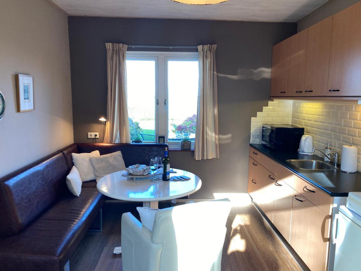 T Huuske Tuinappartement Met Fantastisch Uitzicht, Nabij Zee Zonnemaire Extérieur photo