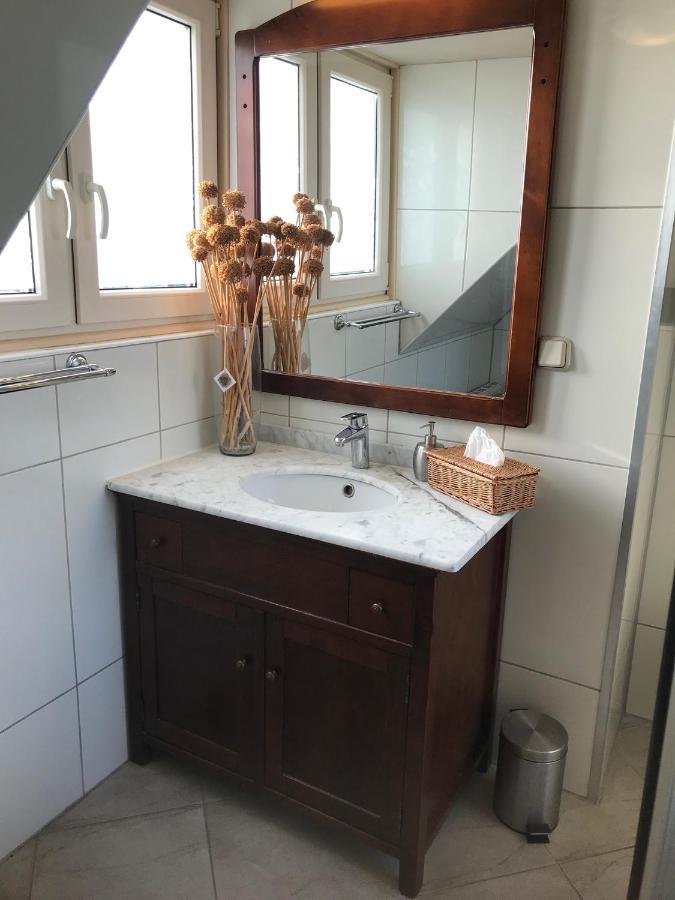 T Huuske Tuinappartement Met Fantastisch Uitzicht, Nabij Zee Zonnemaire Extérieur photo