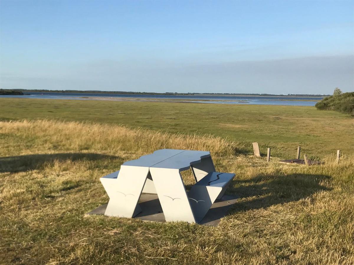 T Huuske Tuinappartement Met Fantastisch Uitzicht, Nabij Zee Zonnemaire Extérieur photo