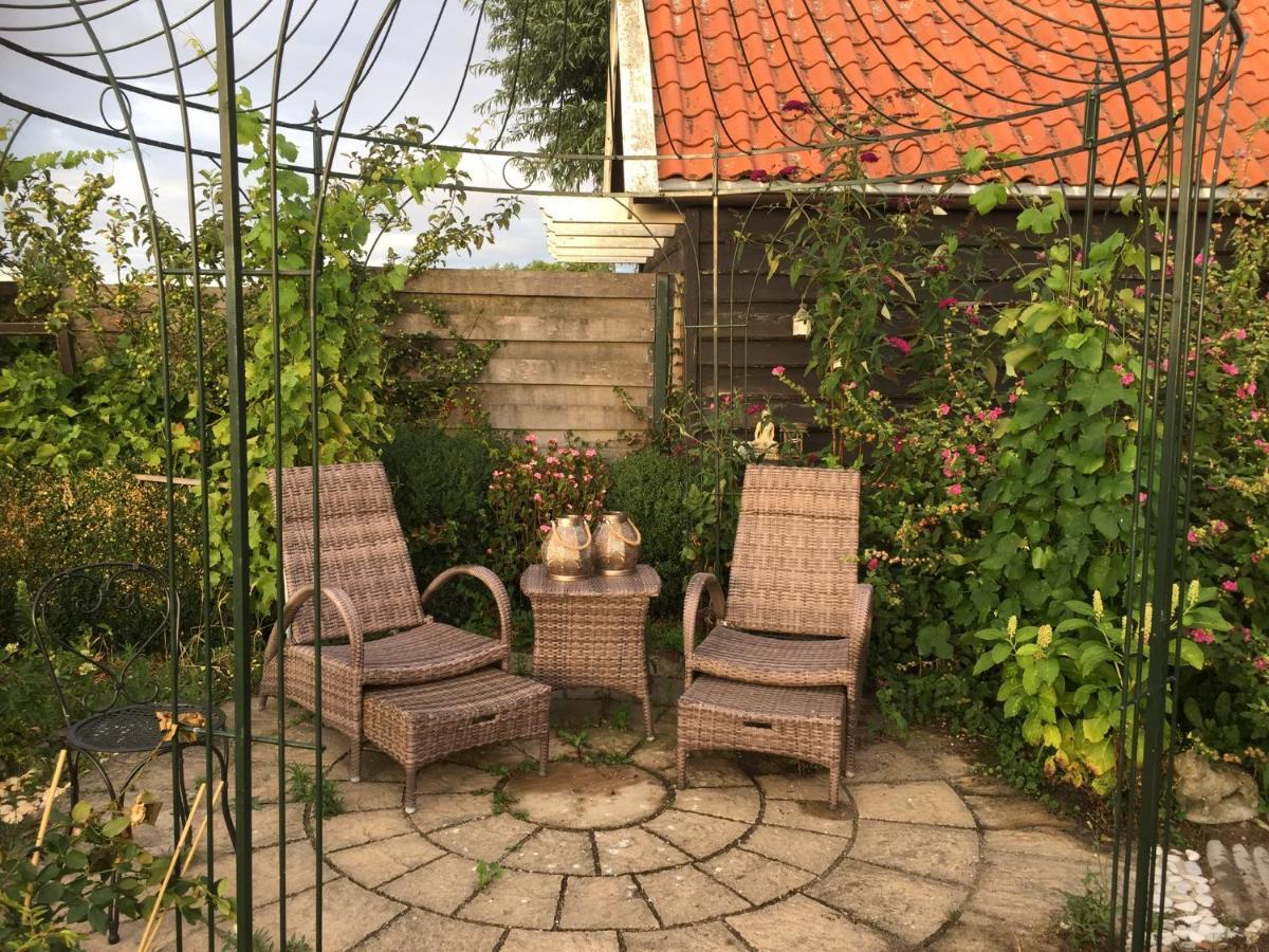 T Huuske Tuinappartement Met Fantastisch Uitzicht, Nabij Zee Zonnemaire Extérieur photo